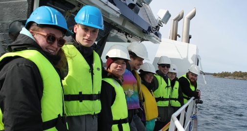 Studenter ombord forskningsfartyget R/V Electra under fältkursen på Askö. Foto: Isabell Stenson, Östersjöcentrum