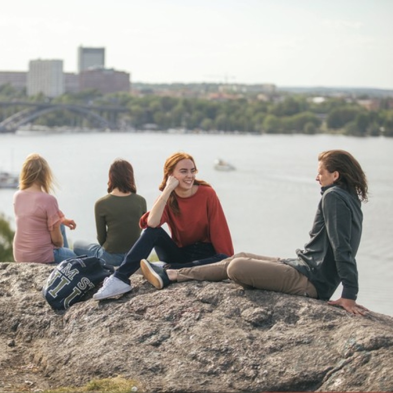 Students at Skinnarviksberget in central Stockholm. Photo: Niklas Björling