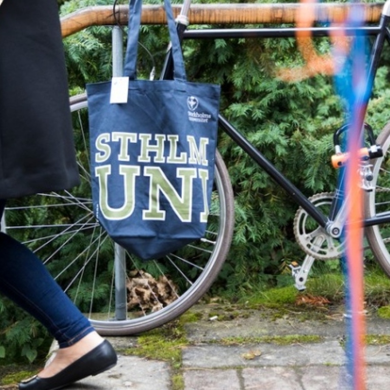 Bicycle with stockholm's university bag hanging. Photo: Stockholm University