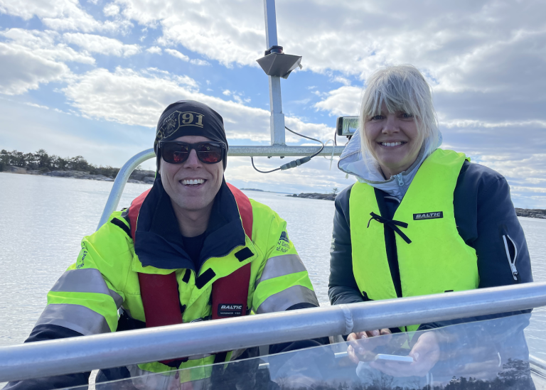 Two skippers and employes at the Baltic Sea Centre are out sampling in the Baltic Sea.