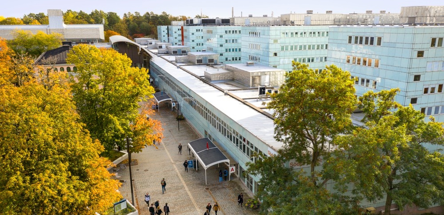 Drönarbild över Stockholms Universitet, Södra huset