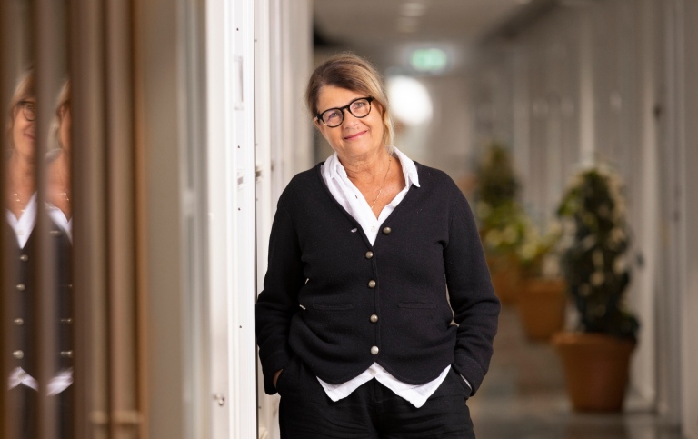 Ester Pollack, professor emerita i journalistik. Foto: Rickard Kilström © Stockholms univ. 2023