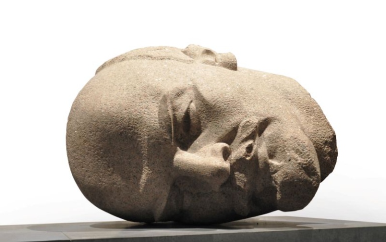 Lenins huvud som monument på utställningen 