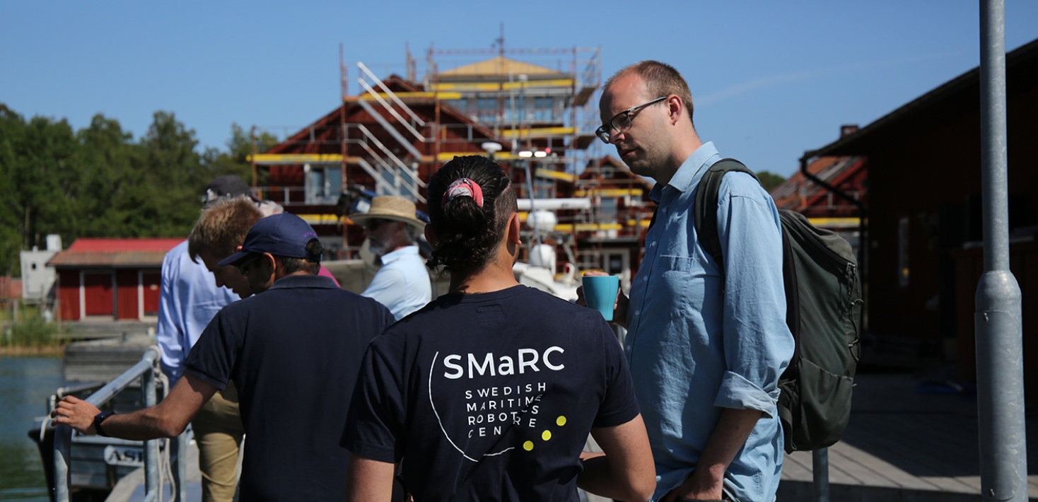 Discussions between team members and guests during SMaRC demonstration day 2023 at Askö.