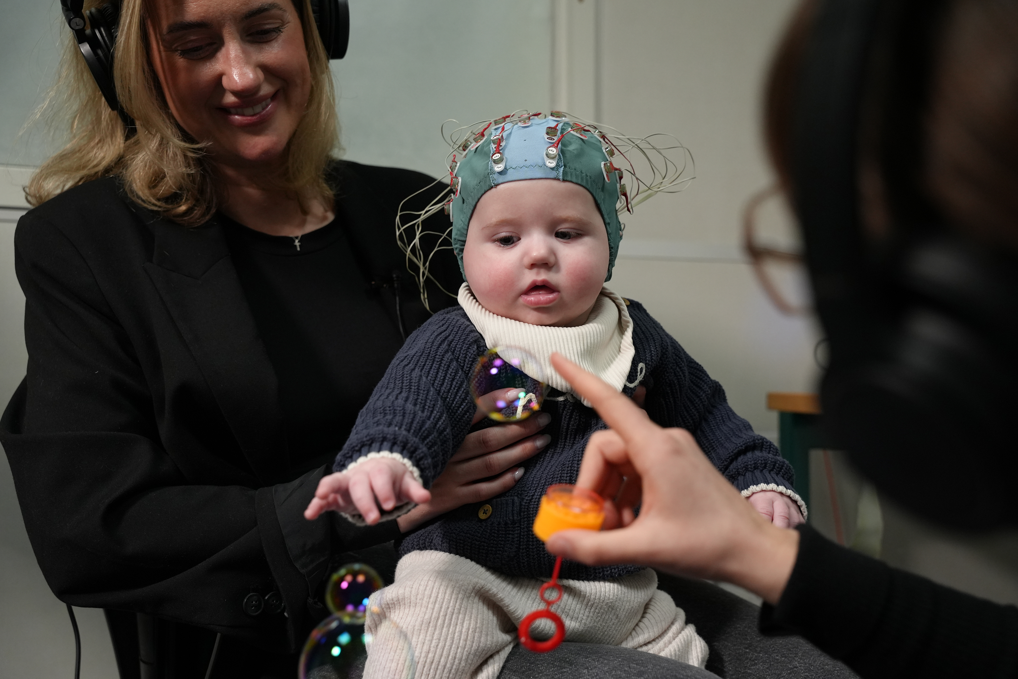 Mamma, barn och forskningsassistent på Babylabbet, Stockholms universitet.