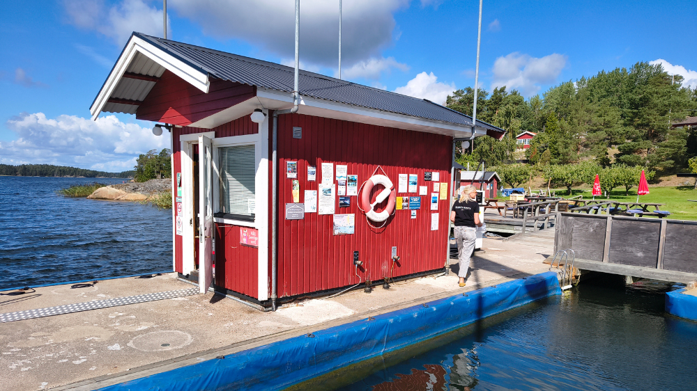 Skyltarna uppsatta på Lådnamacken. Foto: Jenny Brink Bylund