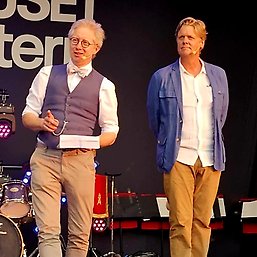 Jonatan Pettersson och Stefan Norrthon på scenen.