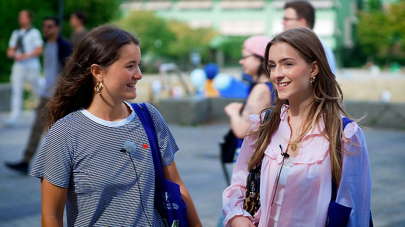 Two new students on Welcome Day.