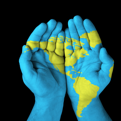 map-painted-on-hands_FOTO STOYCHO STOYCHEV