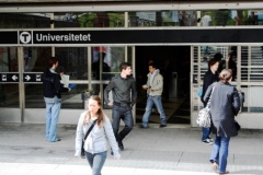 Arriving at the Universitetet metro station.