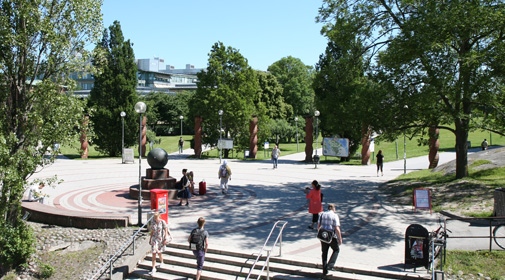 Geovetenskapens hus från tunnelbanan