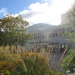Ingången till B-huset i sensommarväder, Stockholms universitet. Foto: Statistiska institutionen