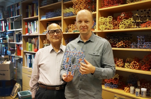 Osamu Terasaki and Peter Oleynikov with a model of the new crystal.