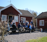 Askö outside eating