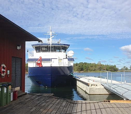 R/V Electra äntligen vid Askös brygga!