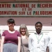 Forskarna Mary O’Conell, Ioana Bujila, Ann-Kristin Östlund Farrants, Guillaume S. Sanou och Issa Nébié utanför malariainstitutet i Ouagadougou. Foto: May O'Connell.