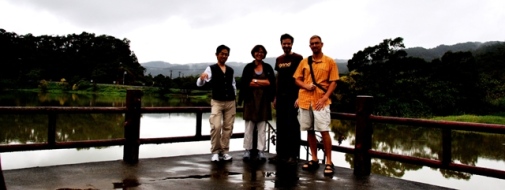 Tien-Nan, Christophe, Barbara and Ludvig inspecting the banks of lake Meihua.