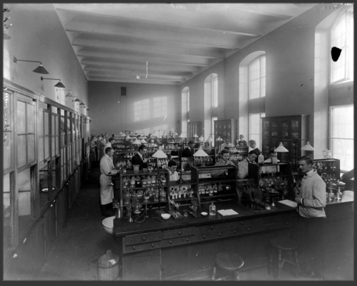 the chemistry lab at Stockholms högskola 1909-1920. Photo: Stockholms stadsmuseum