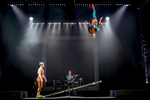 Föreställningen Limits, Cirkus Cirkör, 2016. Foto: Mats Bäcker