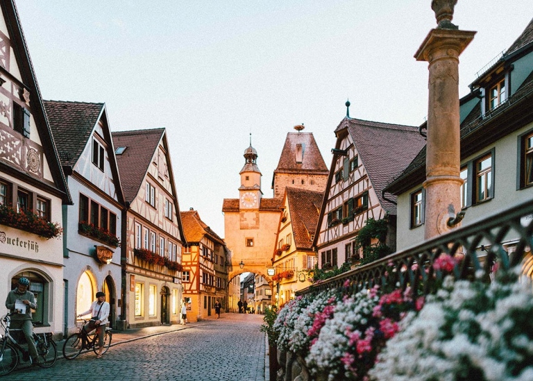 Street view in southern Germany. Photo Roman Kraft/Unsplash