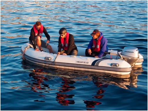 testing Gavia, AUV, from a rubber boat.