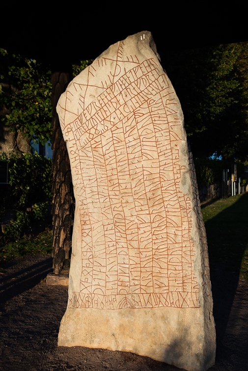 The Rök runestone. Photo: Helge Andersson.