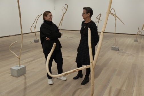 Johanna Gustafsson Fürst, konstnär, och Inger Lindberg, professor. Foto: Jens Lasthein