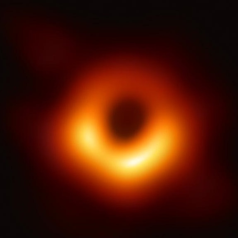 EHT:s bild av ett svart hål.