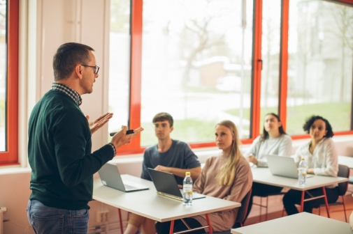 A lecturer in front of a class. Photo: Niklas Björling