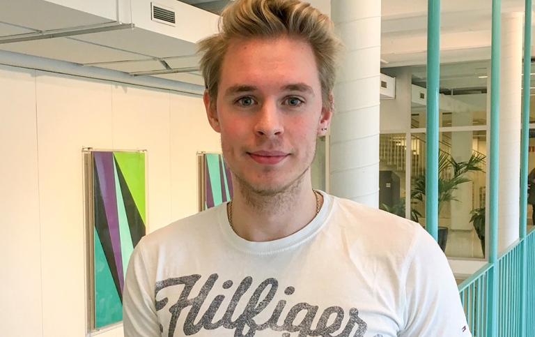 Porträtt på studenten Victor Sjölander.