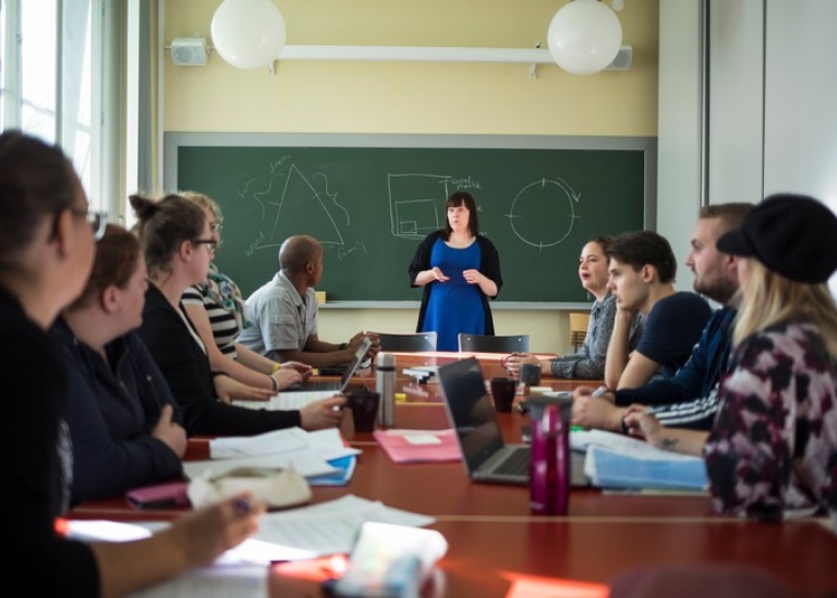 Studenter på Institutionen för socialt arbete, Sveaplan 2018. Foto: Niklas Björling.
