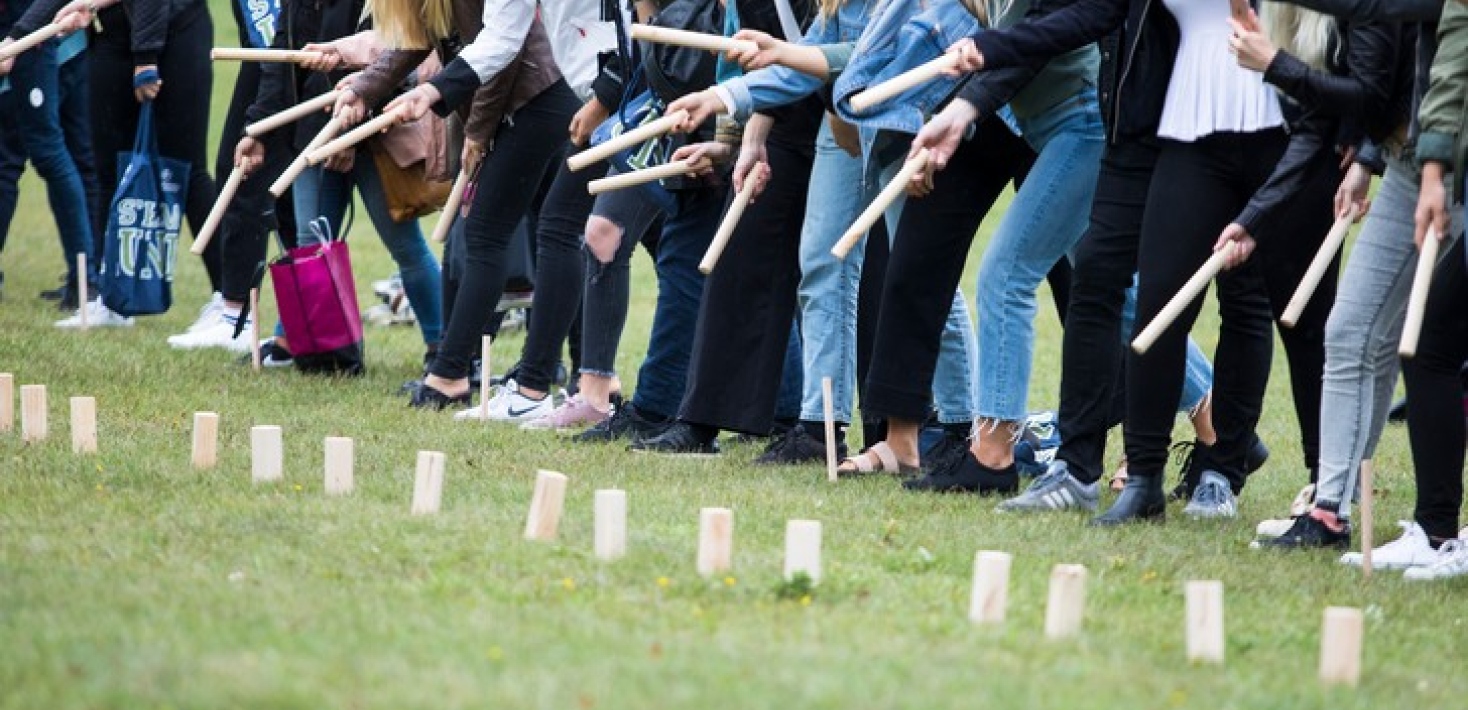 Orientationday - spelar kubb. Foto: Niklas Björling/Stockholms universitet.