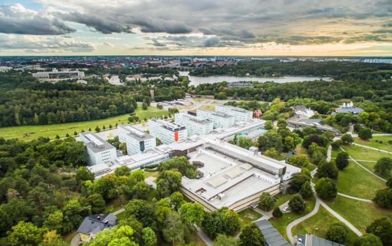 Flygfoto över Stockholms universitet och dess närmiljö