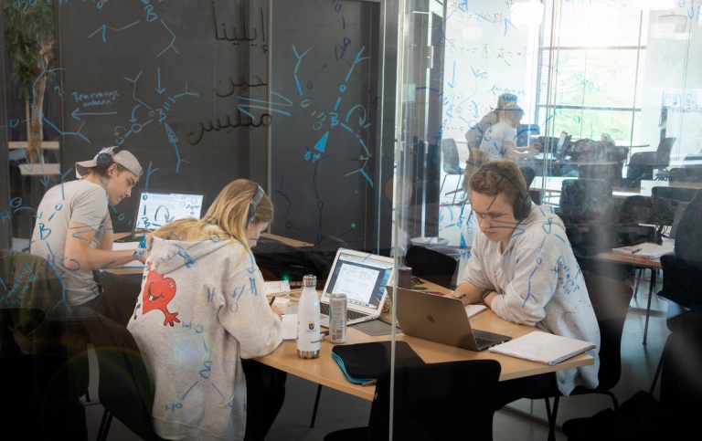 students in computer room. Photo: Ingmarie Andersson, Stockholm University