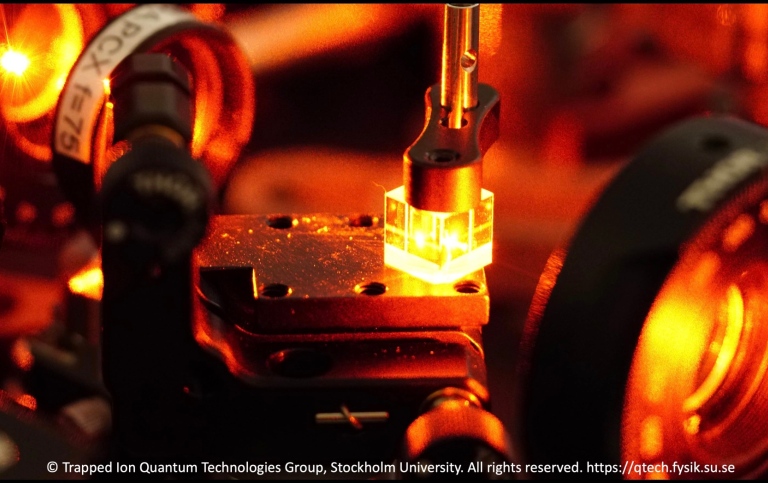 Experiment with orange laser at Stockholm University