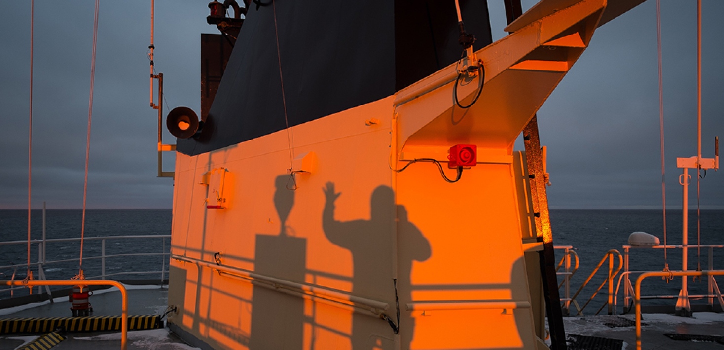 fotograf fotar sin egen skugga ombord isbrytaren oden
