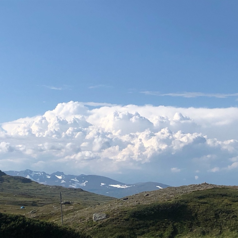 Moln över berg. Foto: Ingrid Eronn