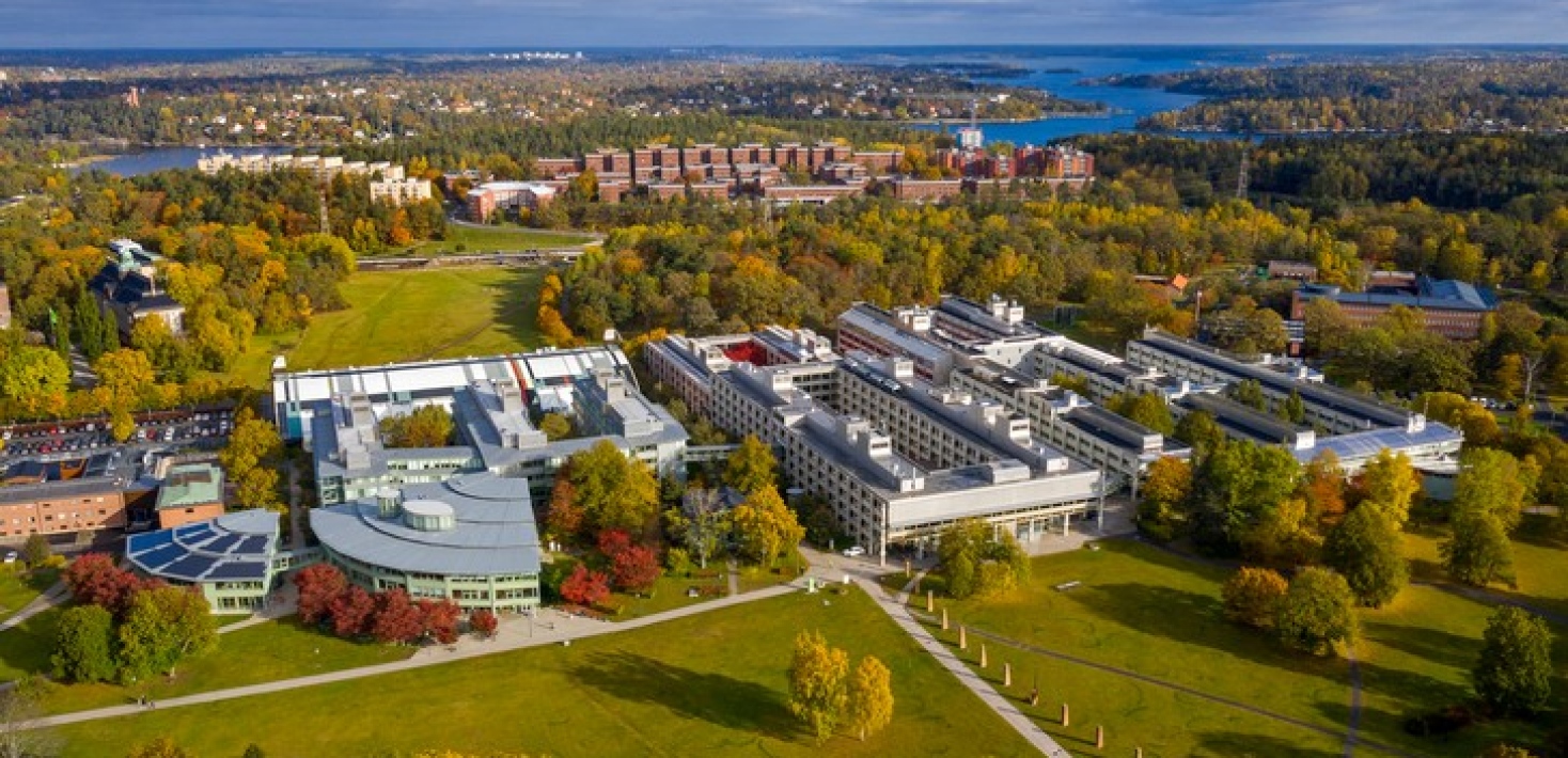 Drönarbild över campus Frescati och Arrheniuslaboratorierna. Foto: Sören Andersson/SU. 