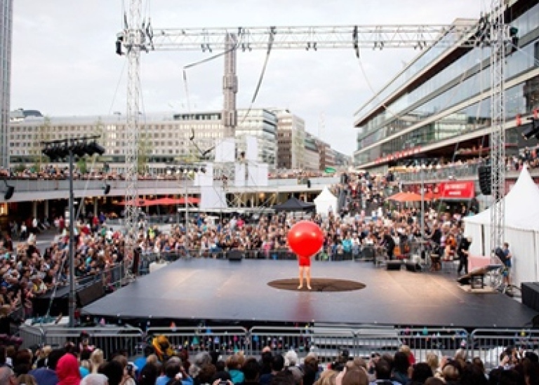 Nycirkus på Sergels torg. Foto Eva Dalin