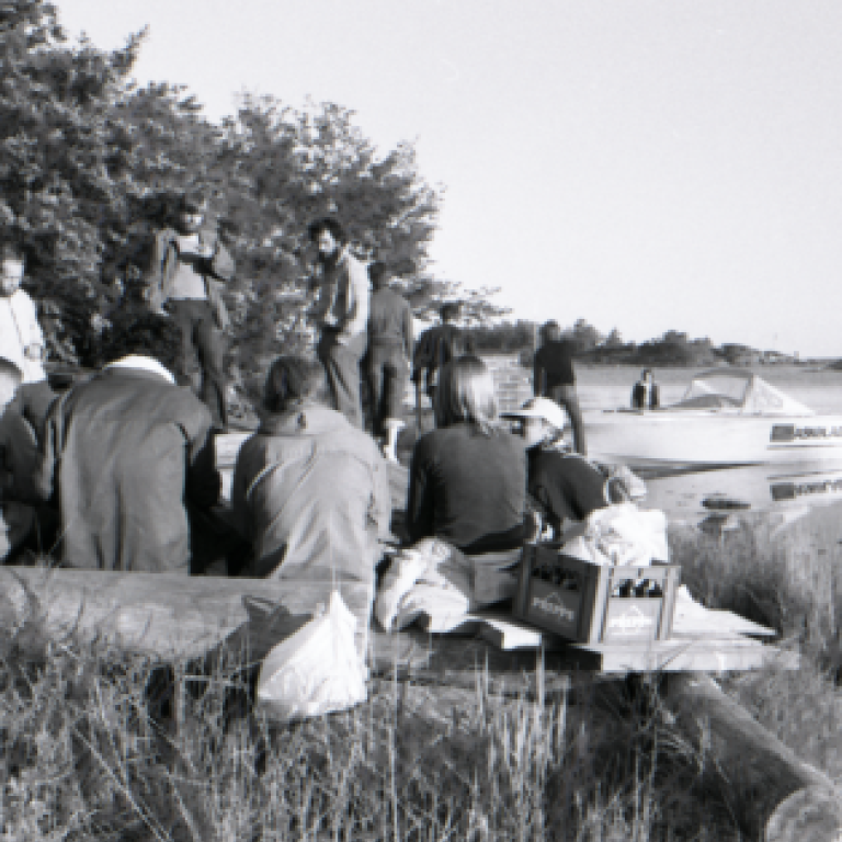 Fest på klipporna för besökare från Finland 1975. Foto: Gunnar Aneer.
