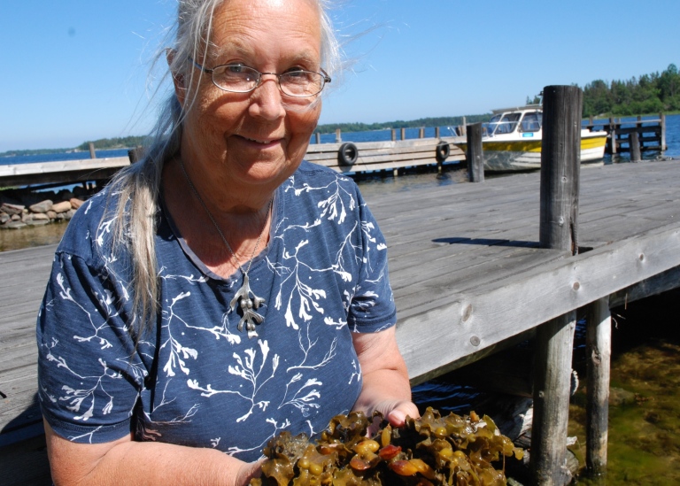 Lena Kautsky vid bryggan