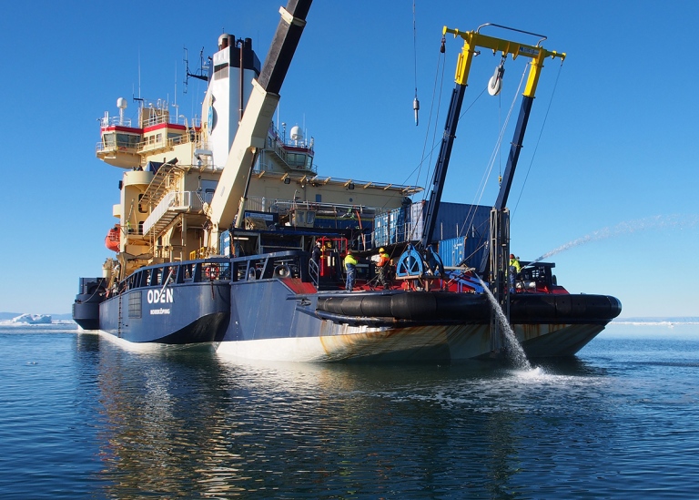 icebreaker Oden, people on deck coring