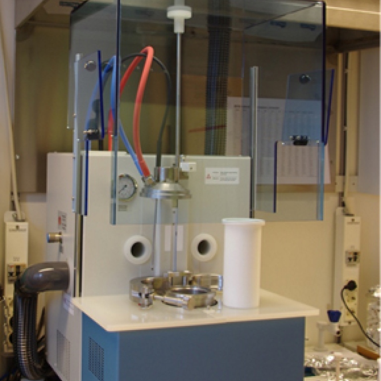 microwave for the extraction or digestion of geological samples