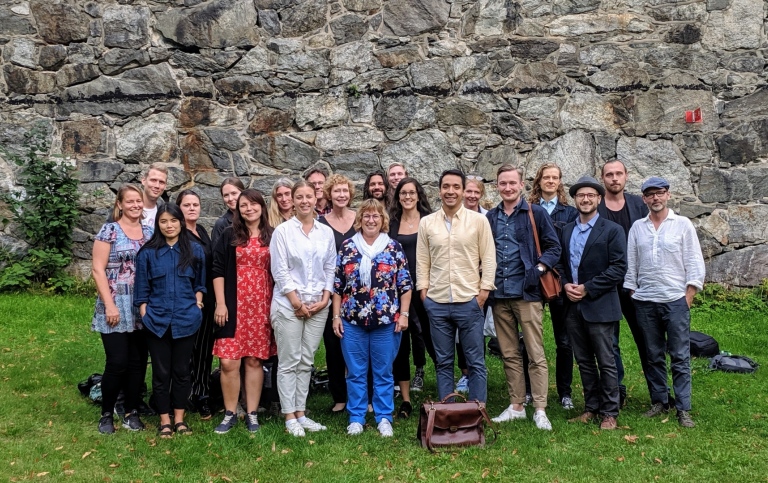 Gruppfoto med forskare från Avdelningen för personlighets-, social- och utvecklingspsykologi.