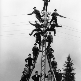 Topping-out ceremony for powerline in Hamburg 1895. Photo: © Courtesy of Vattenfall in Hamburg