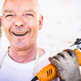 Happy blue collar worker. Photo: David Siglin on Unsplash.