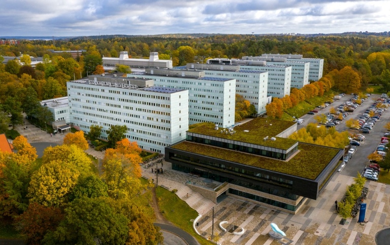 Flygbild över södra husen vid Stockholms universitet