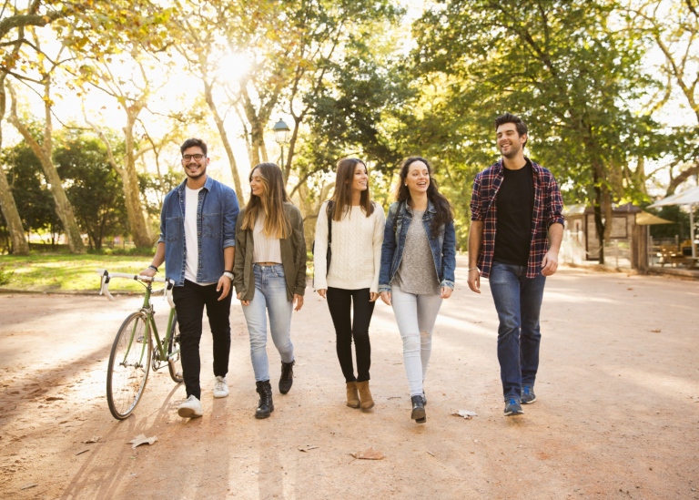 Students walking together. Photo: Mostphotos/IKO.