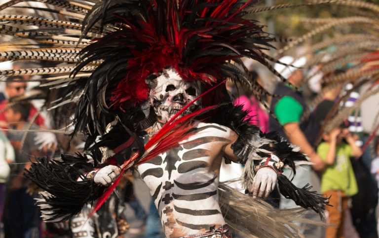 Aztec Dancer in Mexico City Fuente: https://unsplash.com/photos/25cVvQN7X1Q