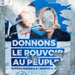 Klotter på valaffisch med Marine Le Pen
